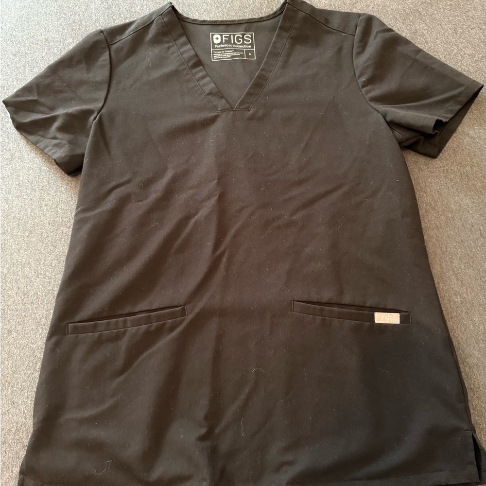 FIGS Women’s Black V-Neck Scrub Shirt S